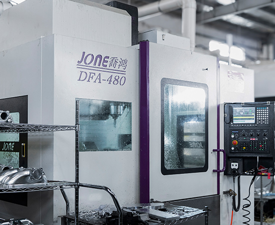 High-precision machining center