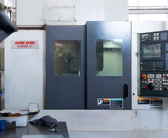 High-precision machining center