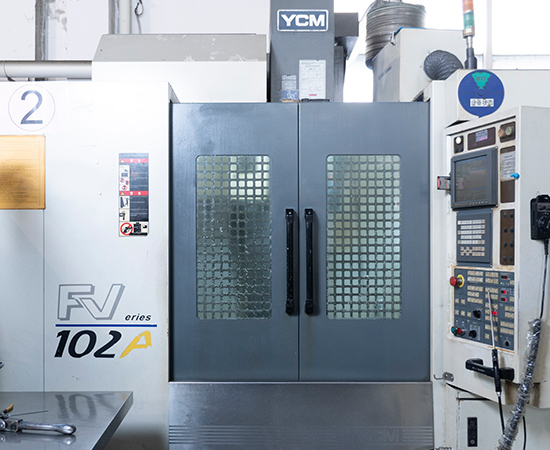 High-precision machining center